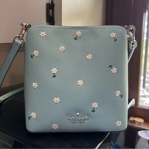 KATE SPADE FLORAL EMBROIDERED DARCY DAISY BUCKET BAG
